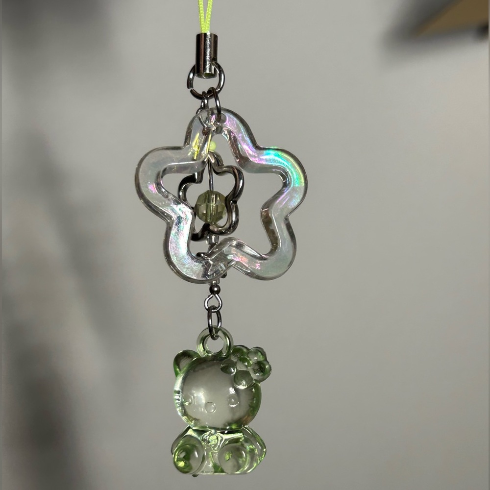 ☆Hello Kitty Charm☆ - Picture 4 of 6